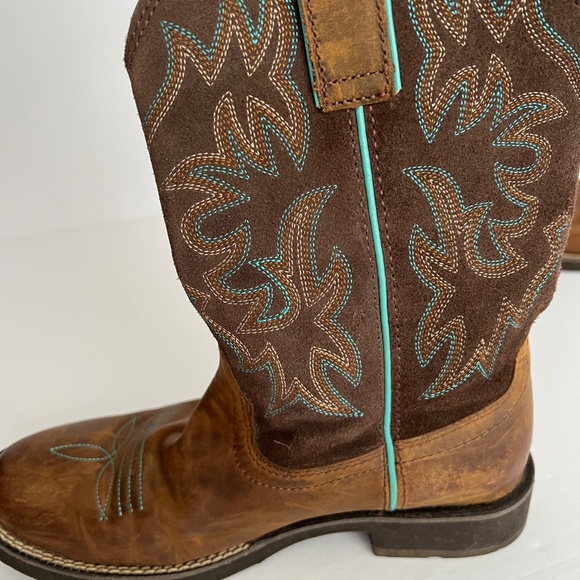 Ariat Women's Delilah Round Toe Western Boot Distressed size 6B - Picture 11 of 11